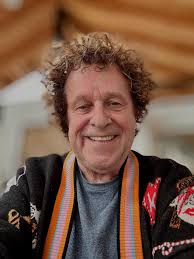 Haven't seen you in a lifetime but knew you immediately Leo Sayer. Glad to  hear you're having a happy life.