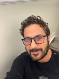 Could someone please change this photo to landscape. When I do it