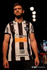 Modelo nas cores do time. Atletico Mg Apresenta Nova Camisa Para Temporada E Projeta Lucros Com Vendas De Uniforme Atletico Mg Ge