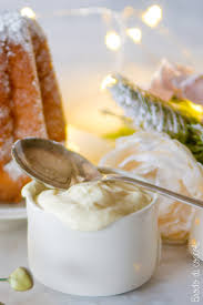 La classica e vera crema al mascarpone prevede le uova crude ma se volete potete anche pastorizzarle guardando la ricetta della crema per tiramisu cliccando qui. Crema Al Mascarpone Per Il Pandoro Brodo Di Coccole