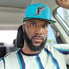 Hey! It's the guy behind the camera. I don't usually post selfies but I  figured I'd end the year differently. It's been one hell of a transition in  my life. IYKYK. But