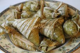 Ketupat palas atau ketupat pulut ialah ketupat yang menggunakan daun pokok palas sebagai pembungkusnya. Ketupat Palas Hidangan Wajib Hari Raya Di Kelantan Azie Kitchen