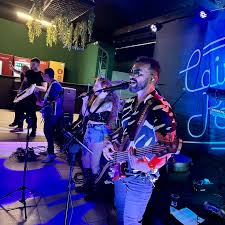 BandaCaixaPop (@bandacaixapop) • Instagram photos and videos