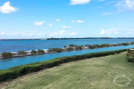 Restorani na pogodnoj lokaciji uključuju hideaway cafe, angler and ale i s.s. Hawks Cay Resort Is The Best Luxury Family Resort In The Florida Keys