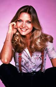 Not just a young and vibrant michelle pfeiffer, full of fire and singing her heart out. 25 Fascinating Photographs Of A Young Michelle Pfeiffer In The 1980s And Early 1990s Vintage Everyday