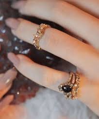 For More You Can Follow On Insta Love Ushi Or Pinterest Anamsiddiqui12294 Girly Jewelry Jewelry Lover Stylish Jewelry بچه بودیم گوشتای خورشتو میزاشتیم اخر غذا بخوریم اما سیر میشدیم دیگه مزه بهمون نمیداد. stylish jewelry