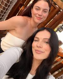 Abbey Reeves آبي‎