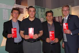 Rechtswidrige praxis bei polizei berlin beendet. Romani Rose Ubernimmt Schirmherrschaft Bei Show Racism The Red Card Deutschland Dokumentations Und Kulturzentrum Deutscher Sinti Und Roma Pressemitteilung Lifepr