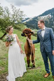 Hochzeit Im Mai Auf Der Tanzbodenalm In 2020 Kleid Hochzeit Braut Hochzeit