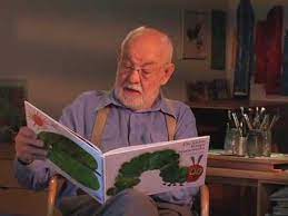 Autor eric carle ist tot • mit der geschichte der kleinen raupe nimmersatt hat eric carle millionen von kindern und erwachsenen begeistert. Eric Carle Lesung Die Kleine Raupe Nimmersatt Youtube