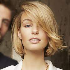 Autre coiffure femme mi long, la coupe décoiffée pour homme qui a son équivalent dans les coupes féminines : Coupe Et Coiffure Cheveux Mi Longs Franck Provost Automne Hiver 2019 2020 Coiffure Mi Long Brune Cheveux Mi Long Coiffure Cheveux Mi Long