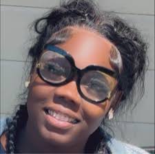 Sam's Club has a serious Peaches and Cream Sundae situation going right  now!! This thang is 🔥🔥🔥🔥🔥!!! Granola, Peaches, Vanilla frozen yogurt,  and caramel drizzle omg!!! I stand corrected..