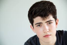 Teen Wolf 3 Sezona Hunger Games Ten Transfer Dizi Mania Derek initially served as a mentor to scott mccall, but the relationship soured after derek became an alpha and began making choices scott found immoral. teen wolf 3 sezona hunger games ten