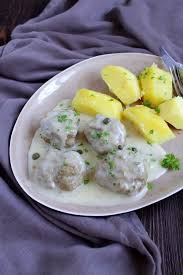 Hallo Ihr Lieben Konigsberger Klopse Mit Kapernsauce Ist Ein Beliebter Klassiker Der Mit Diesem Rezept Ganz Einfach Geli Klopse Konigsberger Klopse Rezepte