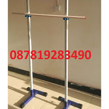 Awalan berbeda dengan straddle, awalan pada flop arahnya dari depan, dilakukan dengan sangat cepat, dengan cara sedikit melingkar atau menikung, dan tegak lurus menghadap letak mistar. Tiang Lompat Tinggi Portable T Shopee Indonesia