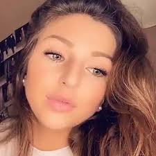 Petite Photo Rare Pour Les Comptes Fan De Eva Jen Poste 1 Tout Les Jours N Hesite Pas A Tabonner En 2020 Chanteurs Celebres Belle Photo De Profil Queen