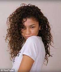 How Zendaya Gets Perfect Curls Every Time Permed Hairstyles Curly Hair Tips Curly Hair Styles Naturally