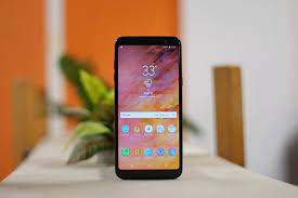 It is the same size and weighs as much as the galaxy a8+, but the metal unibody makes it less grippy. Galaxy A6 Plus Review Overpriced And Underpowered Beebom