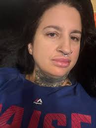 Hey ladies!! Can yall help me with this?? I engage back🙏🏼