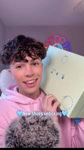 Taylor Ng's Instagram, Twitter & Facebook