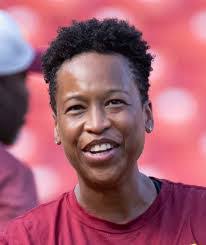 Jen King's Instagram, Twitter & Facebook