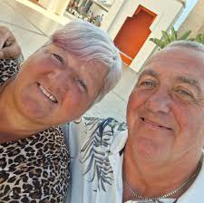 Hi we arrive for a few days soon, its our first visit and wondered if  anyone can recommend anywhere to eat, takeaways or pubs we will have our  dog so needs to