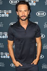 His mother, maria josé junqueira dos reis, is a brazilian artist of portuguese descent, while his father, francesco santoro, is an italian engineer. 300 Rise Of An Empire S Rodrigo Santoro Joined Focus Opposite Will Ben Is Batman But That S Not The Only Big Casting News This Week Popsugar Entertainment Photo 5