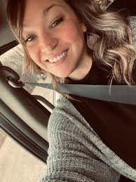 Introduction of Kellie, a 38-year-old educator from South Carolina