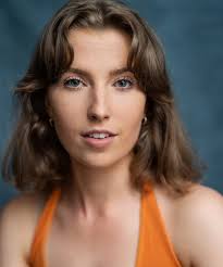 Olivia Saunders's Instagram, Twitter & Facebook