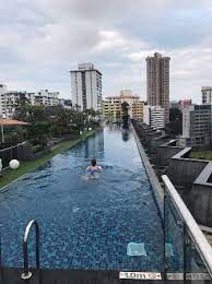 Please enjoy our gallery of 24 astonishing rooftop swimming pools and see some truly gorgeous spots for some rooftop relaxation no matter what setting you are in. Rooftop Swimming Pool Bild Von Holiday Inn Express Singapore Clarke Quay Sg Clean Singapur Tripadvisor