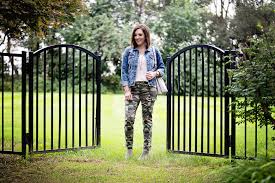 Camo pants fashion army pants outfit camouflage fashion camo outfits trendy outfits fashion outfits fashion ideas fashion hacks look fashion. An Easy Way To Wear Camo Pants