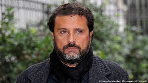 Born november 14, 1960 in meta) is an italian former sea captain who commanded the cruise ship costa concordia when it capsized with the loss of 32 passengers and crew off the italian island of giglio on january 13, 2012. Neuer Prozess Gegen Costa Concordia Kapitan Francesco Schettino Aktuell Europa Dw 28 04 2016