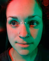 Des opales. Plein d'opales. Ont voulait des opales. @annypierc et moi ont  tripes avec nos opales. Ça a pris du temps de percer chaque endroit et  d'attendre la guérison avant d'en mettres, mais ont a ...