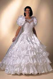 25 Gorgeous Photos That Defined Bridal Styles In The Late 1980s And Early 90s Vintage Everyday Wedding Dresses 80s Gowns Bridal Dresses