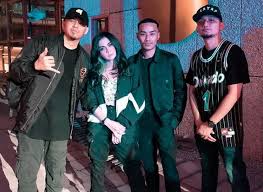 Untuk tetap mengeksiskan too phat, joe pun menggaet naqieb nadhir. Malique Kesal Foto Bercuti Bersama Keluarga Tular Minta Kebenaran Dan Jangan Rakam Curi Curi Zizi Kirana Hiburan Mstar