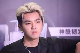 多家品牌与吴亦凡分手 明星翻车后代言该咋办？ 中新经纬 07月20日 08:23 关注 确定不再关注此人吗 确定 取消 摘要： 继吴亦凡方面否定潜规则女性后，事件仍在发酵。 19日晚间，吴亦凡工作室再发声明，就涉事细节、时间线等爆料进行辟谣。 èµšåˆ°äºŒä¸‰åäº¿ ä¹Ÿæ•'ä¸äº†å´äº¦å‡¡ å´äº¦å‡¡ æ–°æµªç§'æŠ€ æ–°æµªç½'