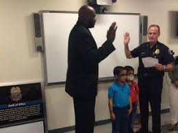 Shaquille O Neal Becomes Police Officer In South Florida Reserve Police Officer Police Officer Shaquille O Neal