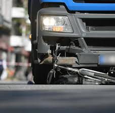 Hamburg Fahrradfahrerin Stirbt Nach Abbiege Unfall Mit Lkw Welt