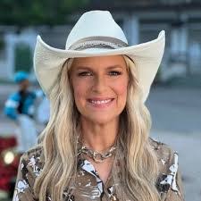 Tracy Noll's Instagram, Twitter & Facebook