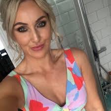 Kelly Haslam's Instagram, Twitter & Facebook