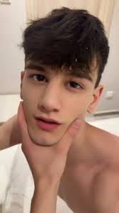 elias18_twink : looking for a boy toy?🥰 Retweet if you want to use me😈  onlyfans.comelias.twink • TwiCopy