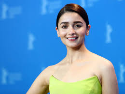 Tingkat pengembalian yang dibutuhkan (rrr) digunakan dalam penilaian ekuitas dan dalam corporate finance. Alia Bhatt In For Rrr But Not Before 2021