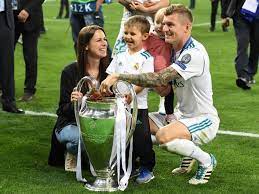 Familie kroos ist jetzt zu fünft zum dritten mal vater: Pin On Toni Kroos