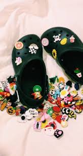 Aesthetic Black Crocs With Charms Vsco Inspo4vsco Images Crocs Shoes Crocs Croc Charms