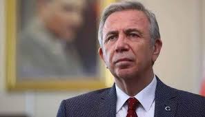 Aydınlık'ın abb başkanı mansur yavaş'ın eşi lale mansur ifadelerini ve gazete kupürünü sosyal medya hesabından paylaşan hürriyet gazetesi muhabiri i̇smail saymaz, chp düşmanlığı aydınlık. Mansur Yavas Sosyal Medya Uzerinden Yayinladigi Mektupla Melih Bulu Yu Istifaya Cagirdi