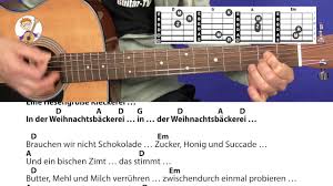 Otto singt das beliebte weihnachtslied für die sendung mit der maus, unterstützt von vielen kleinen weihnachtsbäckern. In Der Weihnachtsbackerei Rolf Zuckowski Akkorde Text Fur Gitarre Zum Mitspielen Youtube