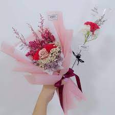 最美好的往往就在你身边 happyfriday 康乃馨dryflower flowers bouquet 干花花束babybreath 满天星玫瑰永生花rose instagood 捧花instadaily 礼物gift 母亲节花束