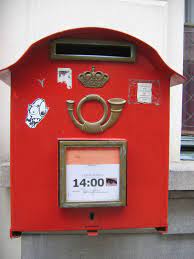 Votre courrier accessible toute la journée. Boite Postale Flamande En Belgique L Oeil De Pat De Verre Ca Lucia Pat De Verre S Eye