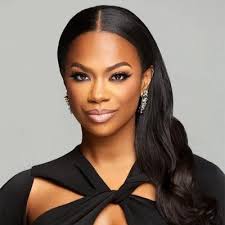 Demi Bishop 💛 (@deminikia09)