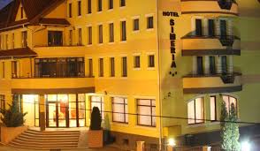 Camerele sunt compuse din dormitor si grup sanitar propriu. Weekend In Bucovina Hotel Simeria Gura Humorului 2 4 August 2019 Impact Fm Romania